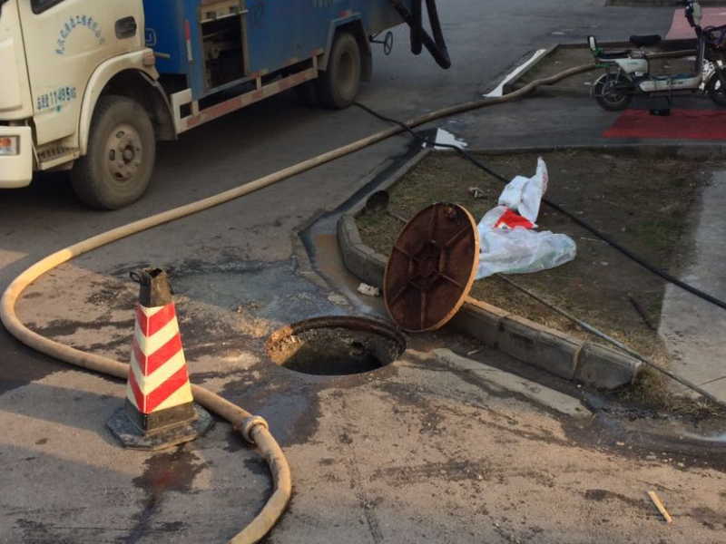 荔湾窖口疏通厕所马桶、窖口通下水道