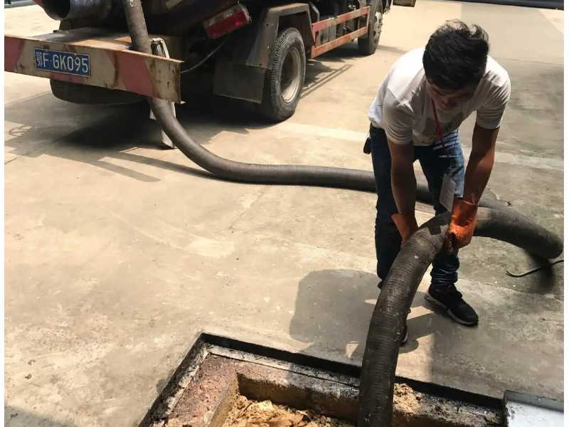 广州荔湾区疏通下水道马桶电话？抽粪抽泥浆全天服务