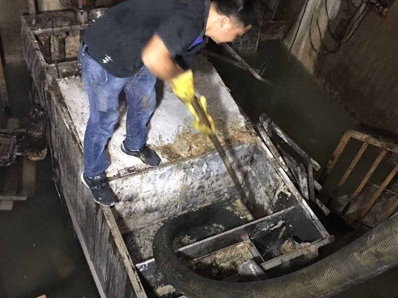 广州市荔湾区疏通下水道公司安装厕所